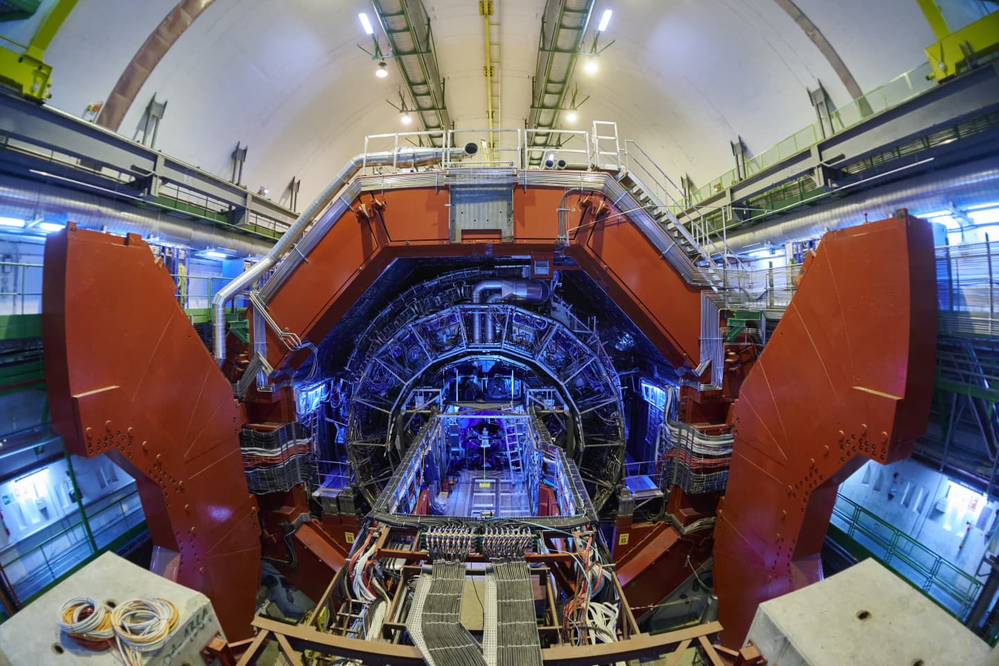 CERN'de İnanılmaz Deney: Kurşun Saniyeler İçinde Altına Dönüştü