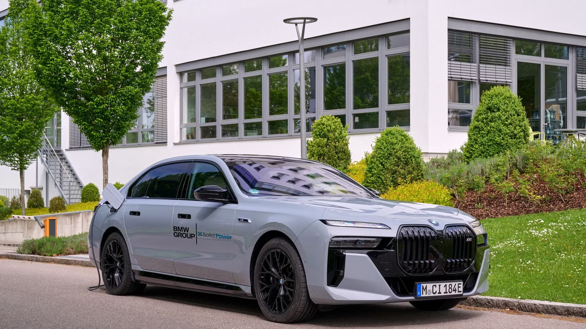 bmw-i7-assb-17-1.jpg